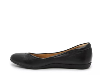 VIVIENNE BLACK